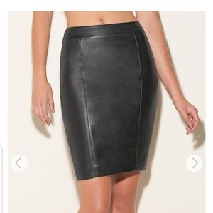 Guess faix leather skirt